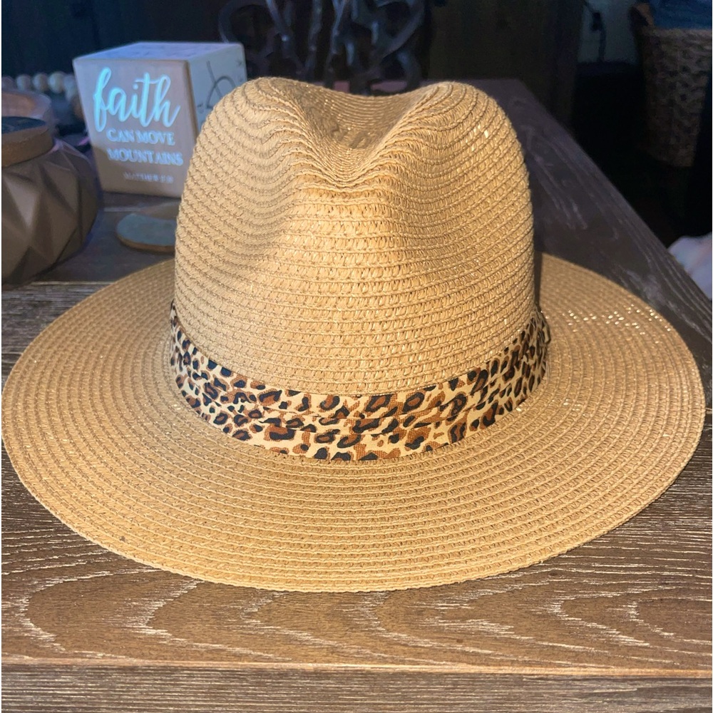 Brown/khaki sun hat/straw with cheetah print, used once